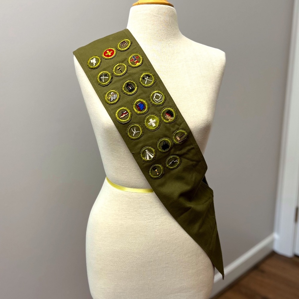 Vintage Boy Scouts of America BSA Sash with 20 Merit Insignia Patches Badges